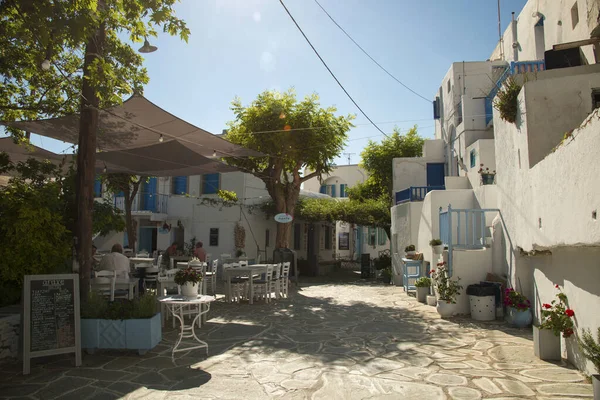 Folegandros Stad Folegandros Eiland Griekenland 2019 Plein Met Tavernes Cafés — Stockfoto
