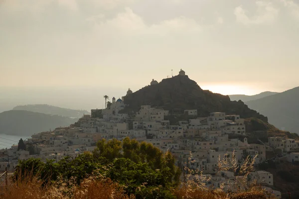 Θέα Στον Κεντρικό Οικισμό Της Ίου Χώρα Κατά Δύση Του — Φωτογραφία Αρχείου