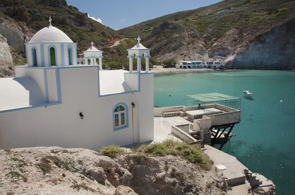 Kyrka på stranden — Stockfoto