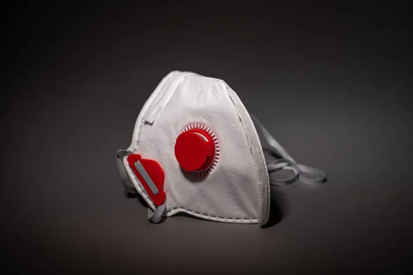 Máscara Seguridad Máscara Respiración Respirador Sobre Fondo Oscuro Covid —  Fotos de Stock