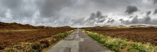 Verlassene Straße Durch Die Dünen — Stockfoto