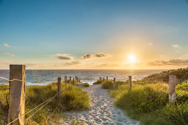 Het Pad Naar Zonsondergang Stockafbeelding