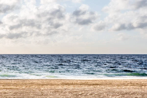 海滩上的海浪 图库图片