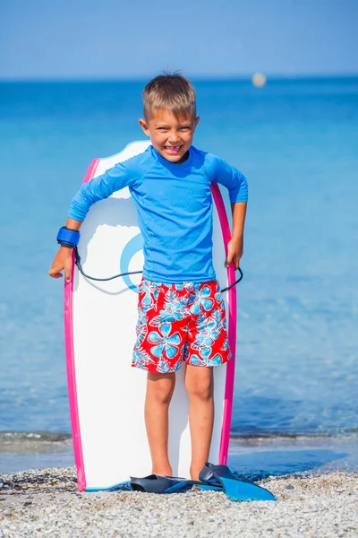 Garçon avec surf — Photo