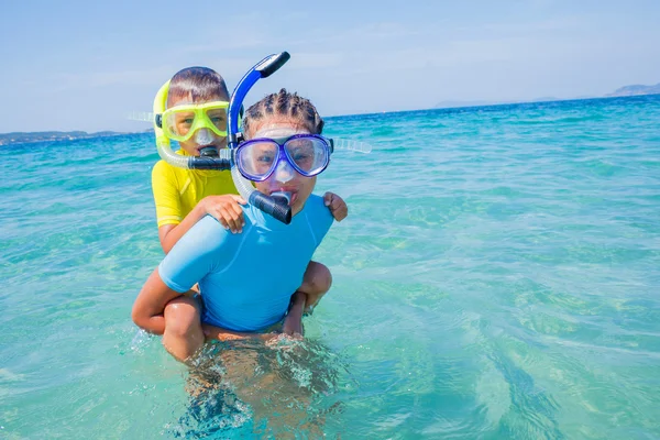 Kids scuba diving — Stock Photo, Image
