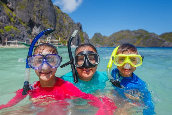 家族でスキューバ ダイビング — ストック写真