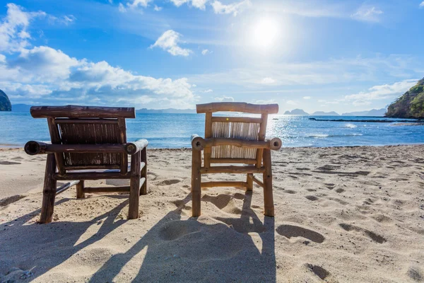 Tumbonas en la playa — Foto de Stock