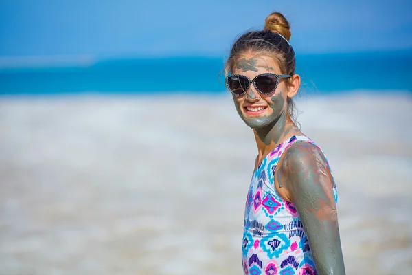 Menina no mar Morto, Israel. — Fotografia de Stock