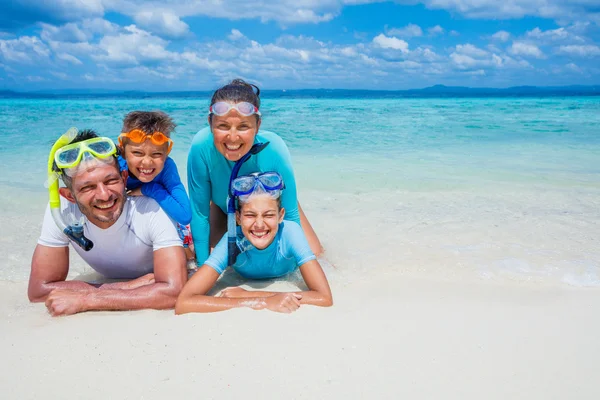 Familia de buceadores — Foto de Stock