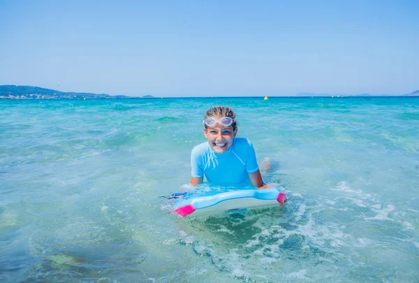 Mladý surfař holka — Stock fotografie
