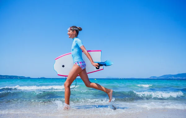 Lykkelig surfejente . – stockfoto