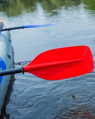 Rafting için kırmızı kürek