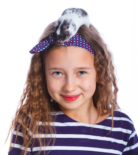Niedliches Mädchen mit einem Hamster — Stockfoto
