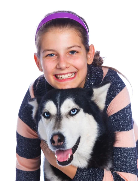 Το κορίτσι είναι με το σκύλο της μεγαλόσωμος — Φωτογραφία Αρχείου