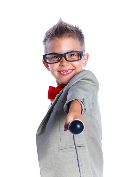 Ragazzo che canta con un microfono — Foto Stock