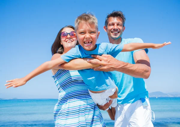 Family Having Fun on Beach — Stock Photo, Image