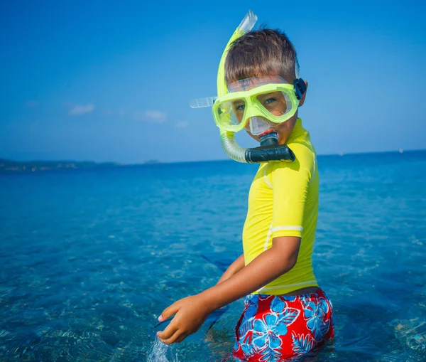 Хлопчик підводного плавання . — стокове фото