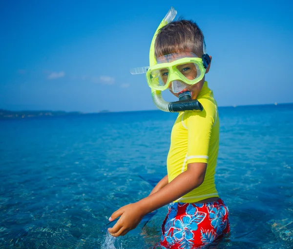 Jungen-Tauchen. — Stockfoto