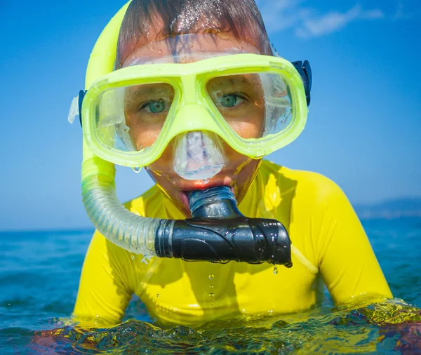 Boy scuba diving. — Stock Photo, Image