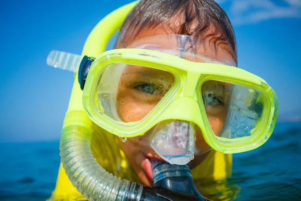 Boy scuba diving. — Stock Photo, Image