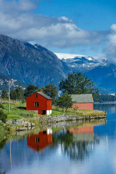 Bela natureza Noruega paisagem natural. — Fotografia de Stock