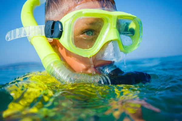 Foto do menino snorkeling — Fotografia de Stock