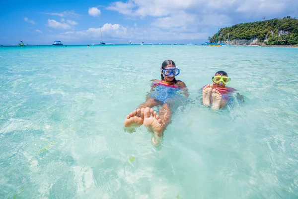 Foto di bambini snorkeling — Foto Stock