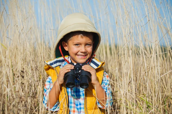 Unga safari pojken. — Stockfoto