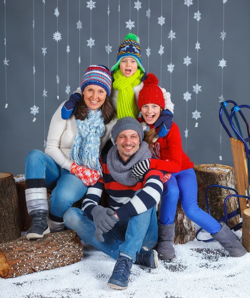 Moda de invierno. Familia feliz . — Foto de Stock