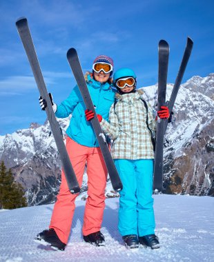 Aile kış tatil keyfi.