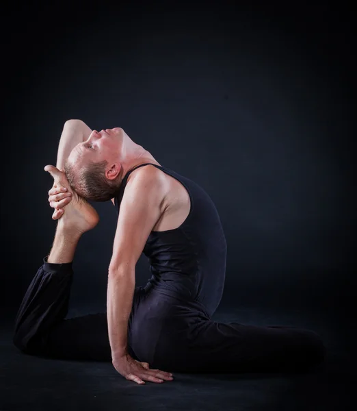 Uomo di yoga — Foto Stock