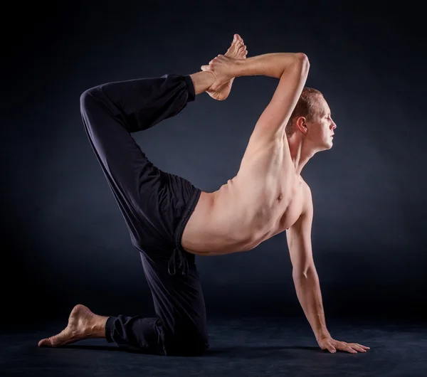 Yoga-Mann — Stockfoto