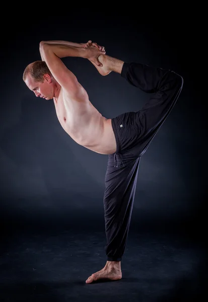 Uomo di yoga — Foto Stock