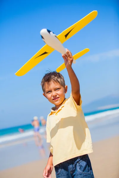 Pojke med kite — Stockfoto