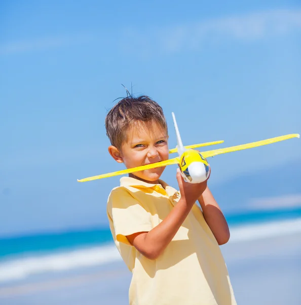 Pojke med kite — Stockfoto