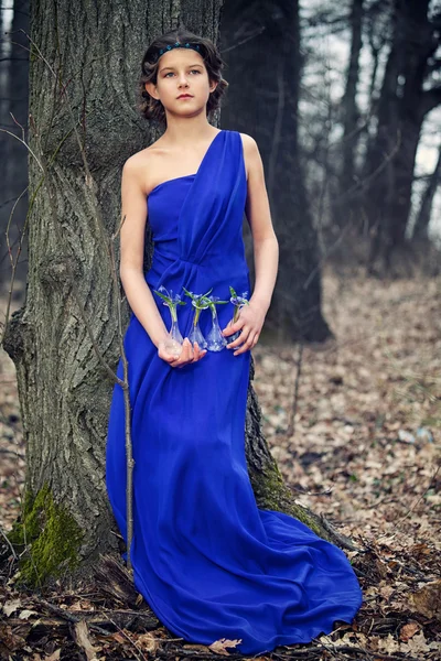 Girl in spring forest — Stock Photo, Image