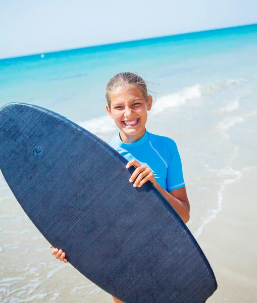 Menina com surf — Fotografia de Stock