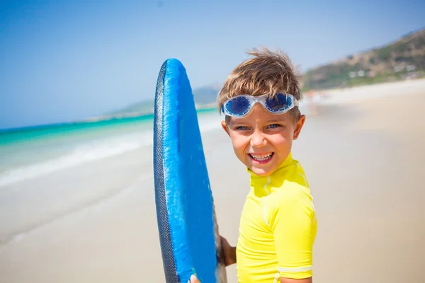 Niño con surf — Foto de Stock