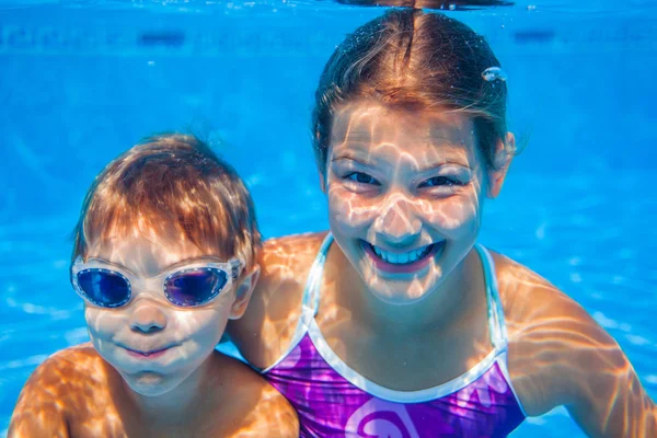 Underwater kid — Stockfoto