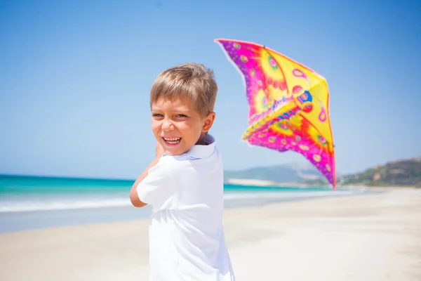 Junge mit Drachen. — Stockfoto