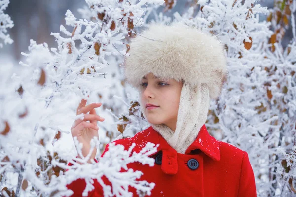 Adolescente menina de inverno — Fotografia de Stock