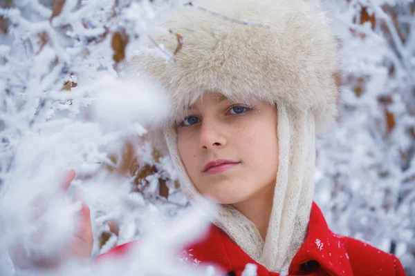 Adolescente menina de inverno — Fotografia de Stock