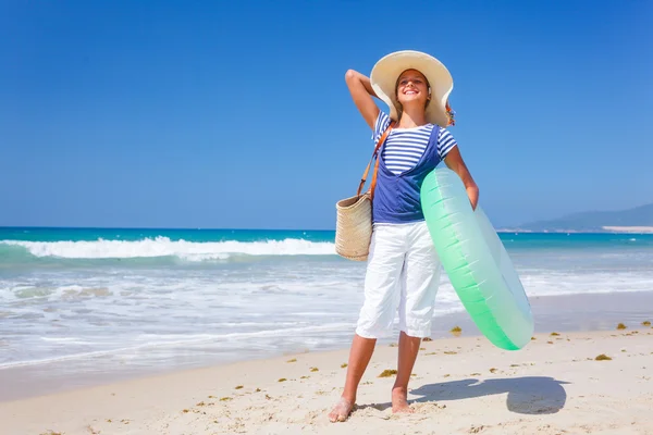 Mädchen am Strand — Stockfoto