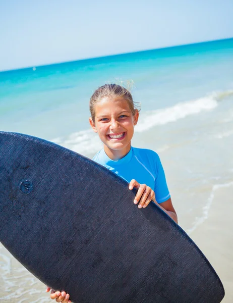 Dívka s surf — Stock fotografie