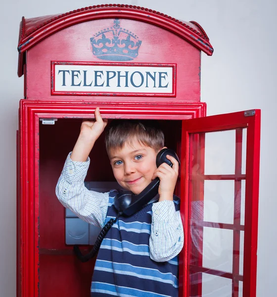 Niño con teléfono —  Fotos de Stock