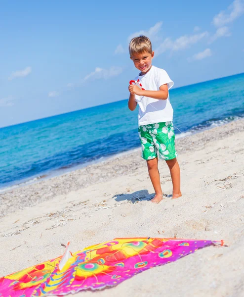 Junge mit Drachen. — Stockfoto