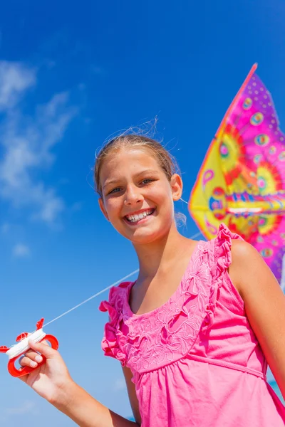 Meisje met kite — Stockfoto