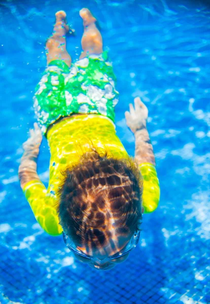 Underwater pojke — Stockfoto