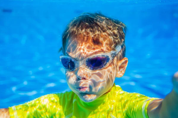 Podwodne chłopiec — Zdjęcie stockowe
