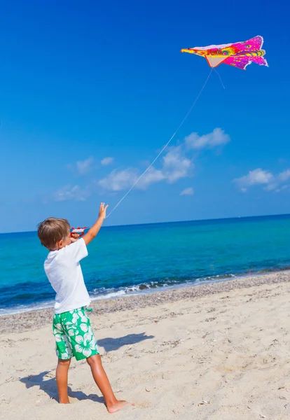 Junge mit Drachen. — Stockfoto